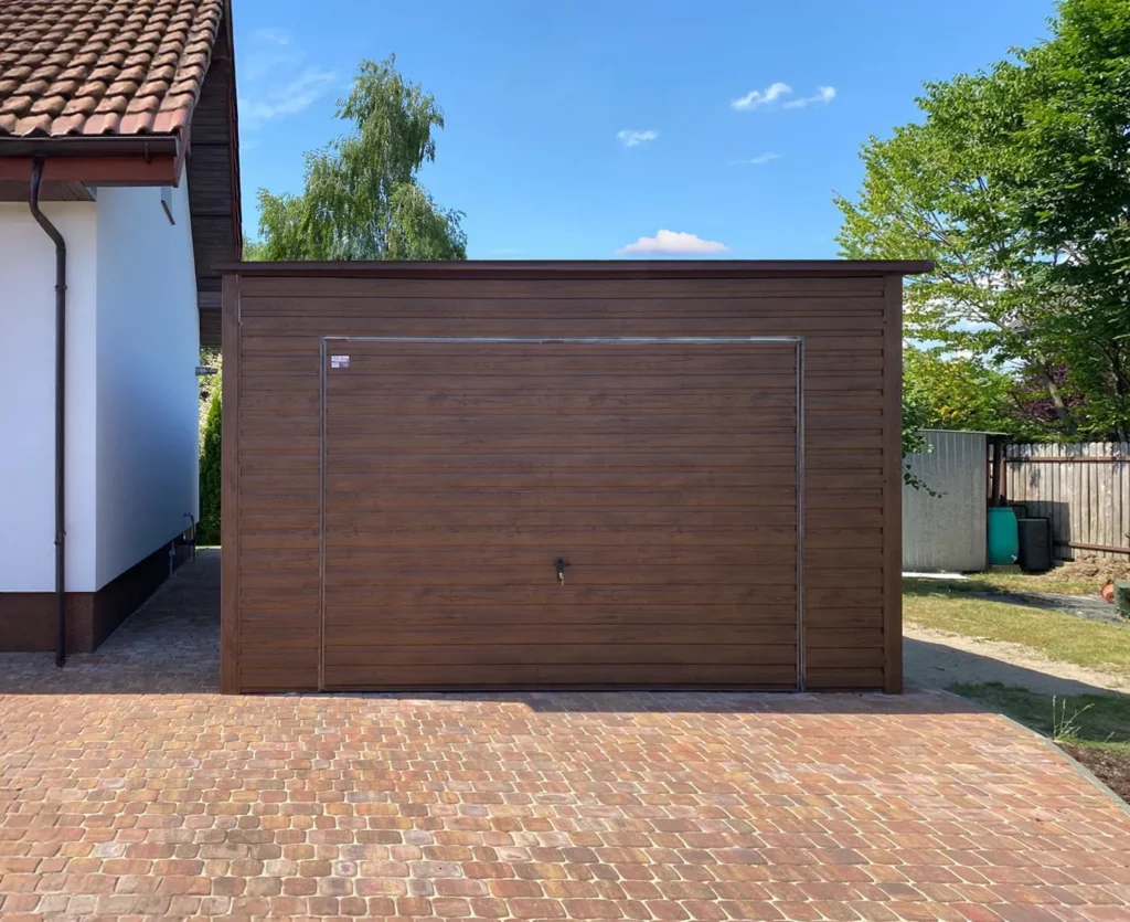 Fa hatású, egypalástos tetős Mobilgarázsok Püspökladány