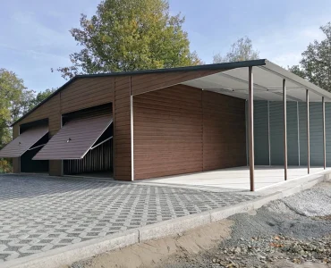 Mobilgarázs 8x6 m, kétállásos, nyeregtetős, billenő kapu, fautánzatú, 3 m előtető