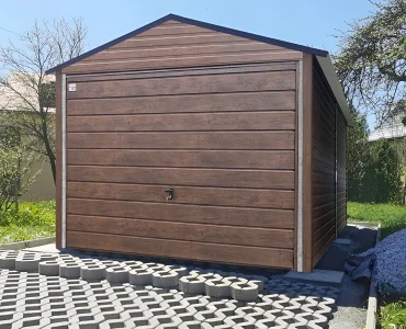 Mobilgarázs 3x4 m, nyeregtetős, billenő kapu, fautánzatú