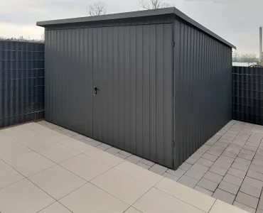 Mobilgarázs 3x3 m, féltetős, kétszárnyú kapu, grafit – Modell 2