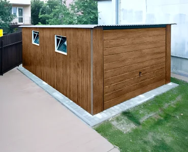 Mobilgarázs 3x5 m, féltetős, billenő kapu, fautánzatú – Modell 4