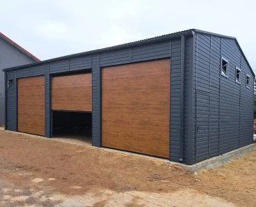 Lemezcsarnok 12x8 m, nyeregtetős, szekcionált kapu, grafit