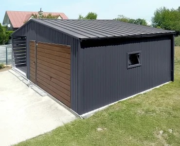 Mobilgarázs 5x5,5 m, nyeregtetős, billenő kapu, fautánzatú grafit, 3,5 m előtető