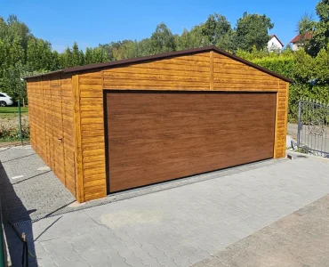 Mobilgarázs 6x5,8 m, nyeregtetős, szekcionált kapu, fautánzatú