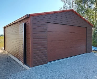 Mobilgarázs 5,8x6 m, nyeregtetős, szekcionált kapu, fautánzatú
