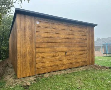 Mobilgarázs 4x6 m, féltetős, billenő kapu, fautánzatú