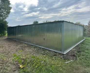 Mobilgarázs 12x5 m, háromállásos, féltetős, billenő kapu, horganyzott