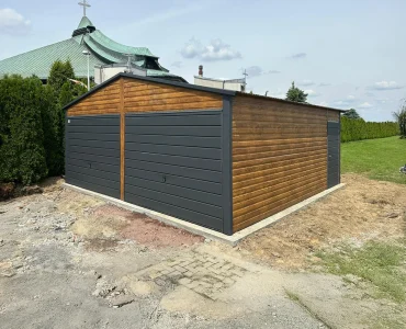 Mobilgarázs 6x6 m, kétállásos, nyeregtetős, billenő kapu, fautánzatú – Modell 2