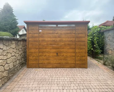 Mobilgarázs 3x3 m, féltetős, billenő kapu, fautánzatú
