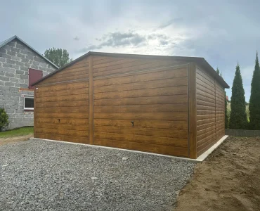 Mobilgarázs 6x6 m, kétállásos, nyeregtetős, billenő kapu, fautánzatú – Modell 3