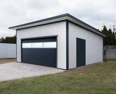 Szendvicspaneles garázs 6x6 m, fehér, szekcionált kapu grafit, üvegezés, 1x ajtó grafit