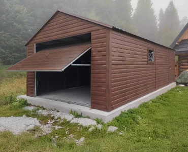 Mobilgarázs 4x5 m, nyeregtetős, billenő kapu, fautánzatú – Modell 4