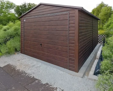 Mobilgarázs 4x5 m, nyeregtetős, billenő kapu, fautánzatú – Modell 5