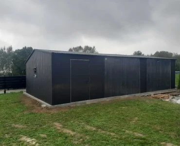 Lemezcsarnok 10x5 m, nyeregtetős, billenő kapu, grafit