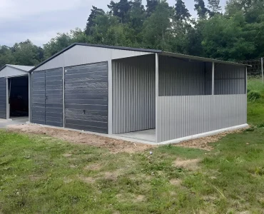 Mobilgarázs 6x6 m, kétállásos, nyeregtetős, billenő kapu, alumínium, 2 m előtető