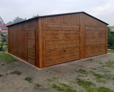 Mobilgarázs 7x5 m, kétállásos, nyeregtetős, billenő kapu, fautánzatú – Modell 2