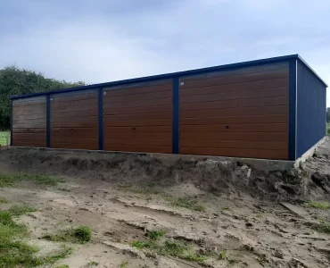 Lemezcsarnok 12x5 m, féltetős, billenő kapu, grafit