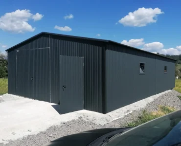 Lemezcsarnok 6x10 m, nyeregtetős, kétszárnyú kapu, grafit