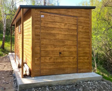 Mobilgarázs 2,5x5 m, féltetős, billenő kapu, fautánzatú
