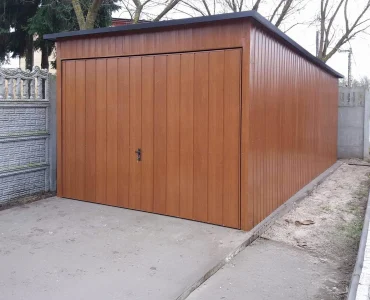 Mobilgarázs 3x6 m, féltetős, billenő kapu, fautánzatú – Modell 2