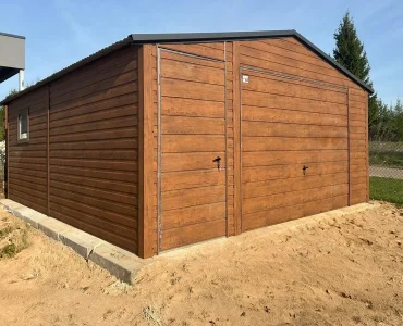 Mobilgarázs 5x5 m, nyeregtetős, billenő kapu, fautánzatú – Modell 2