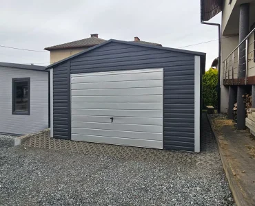 Mobilgarázs 5x5 m, nyeregtetős, billenő kapu, grafit – Modell 2