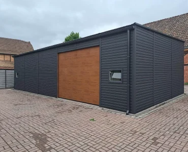 Mobilgarázs 12x6 m, féltetős, szekcionált kapu, fautánzatú grafit