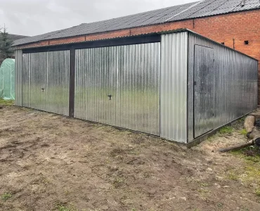 Mobilgarázs 7x5 m, kétállásos, féltetős, billenő kapu, horganyzott – Modell 2