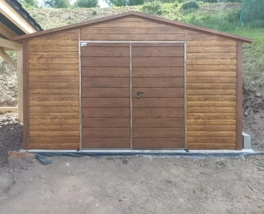 Mobilgarázs 4x4 m, nyeregtetős, kétszárnyú kapu, fautánzatú