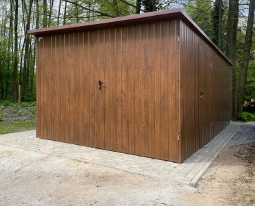 Mobilgarázs 3x6 m, féltetős, kétszárnyú kapu, fautánzatú