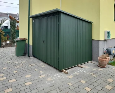 Mobilgarázs 3x3 m, féltetős, kétszárnyú kapu, zöld