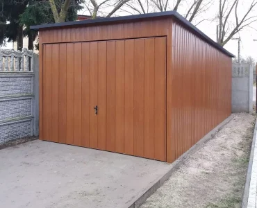 Mobilgarázs 3x6,5 m, féltetős, billenő kapu, fautánzatú