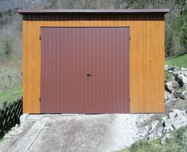 Mobilgarázs 3,5x4 m, féltetős, kétszárnyú kapu, fautánzatú