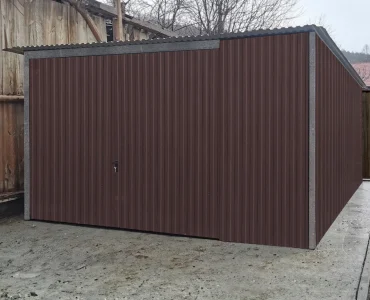 Mobilgarázs 4x5 m, féltetős, kétszárnyú kapu, sötétbarna