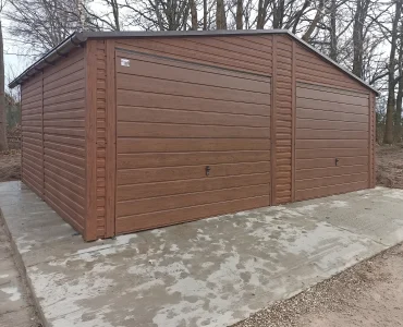 Mobilgarázs 7x5 m, kétállásos, nyeregtetős, billenő kapu, fautánzatú – Modell 4