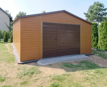 Mobilgarázs 5x5 m, nyeregtetős, billenő kapu, fautánzatú