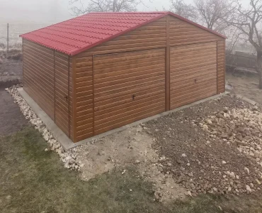Mobilgarázs 7x5 m, kétállásos, nyeregtetős, billenő kapu, fautánzatú – Modell 3