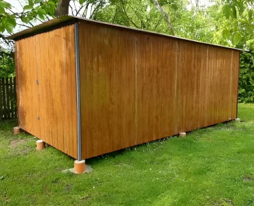 Mobilgarázs 3x5 m, féltetős, kétszárnyú kapu, fautánzatú