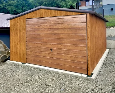 Mobilgarázs 4x5 m, nyeregtetős, billenő kapu, fautánzatú